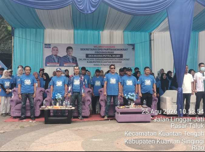 Usai Pacu Jalur, Demokrat Kuansing Bersihkan Tepian